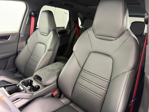 2026 Porsche Cayenne GTS