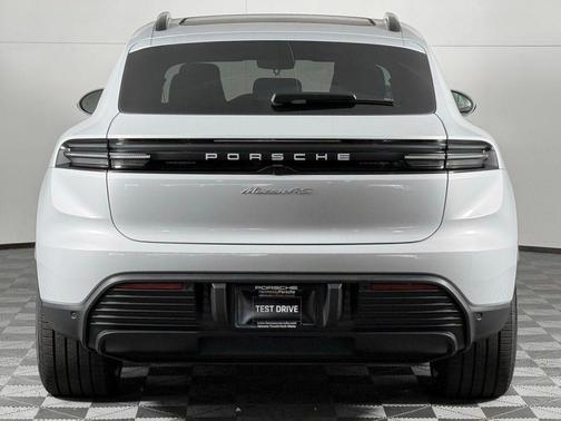 2025 Porsche Macan Electric 4S