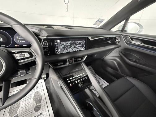 2025 Porsche Macan Electric 4S