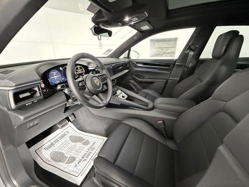 2025 Porsche Macan Electric 4S