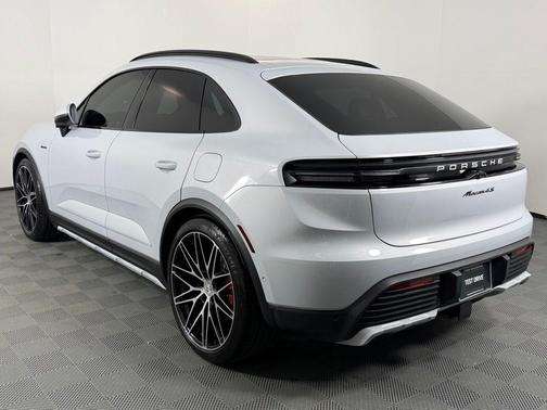 2025 Porsche Macan 4S