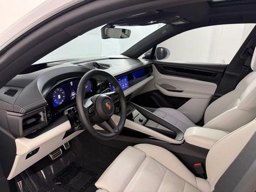 2025 Porsche Macan 4S