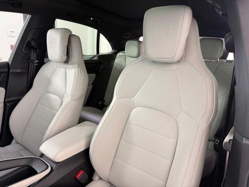 2025 Porsche Macan 4S