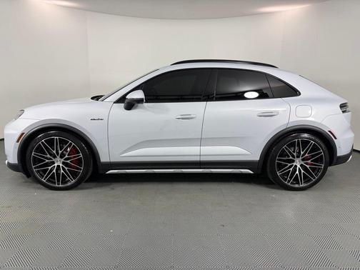2025 Porsche Macan 4S