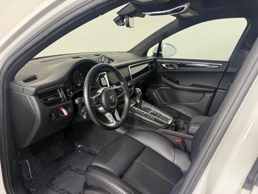 2020 Porsche Macan Base