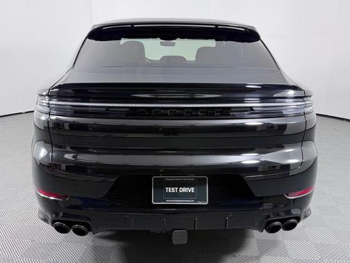 2025 Porsche Cayenne GTS