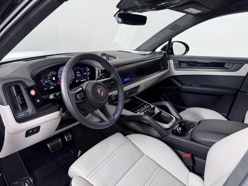 2025 Porsche Cayenne GTS
