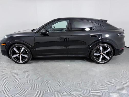 2025 Porsche Cayenne GTS