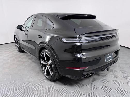 2025 Porsche Cayenne GTS