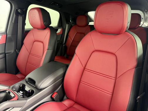 2025 Porsche Cayenne AWD