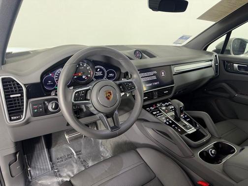 2023 Porsche Cayenne S Platinum Edition