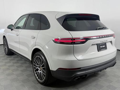 2023 Porsche Cayenne S Platinum Edition