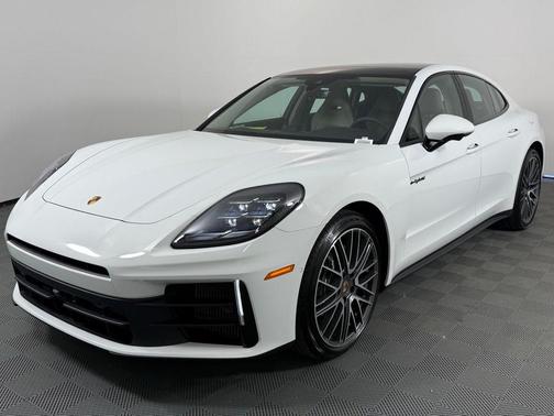 2026 Porsche Panamera 4