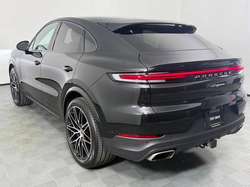 2025 Porsche Cayenne AWD