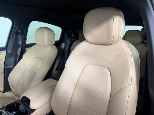 2025 Porsche Cayenne AWD