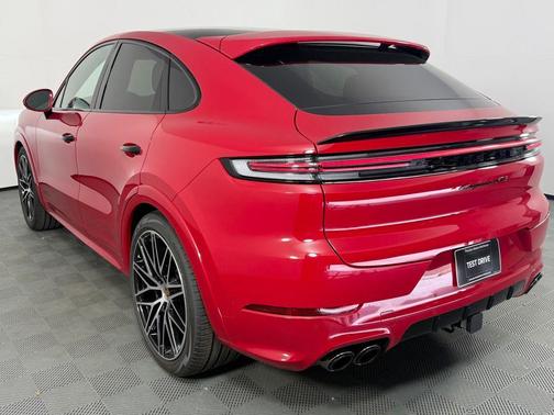 2025 Porsche Cayenne GTS