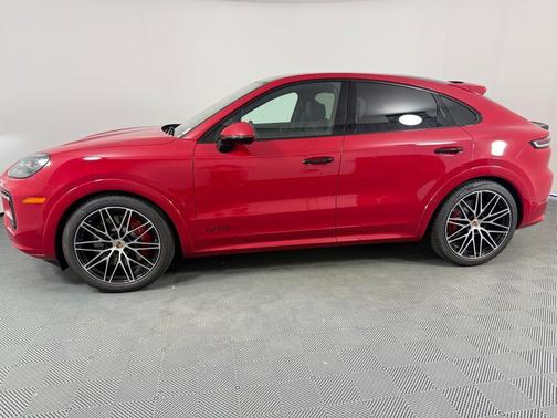 2025 Porsche Cayenne GTS