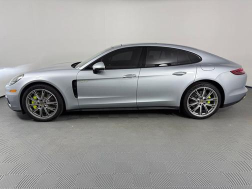 2019 Porsche Panamera E-Hybrid 4