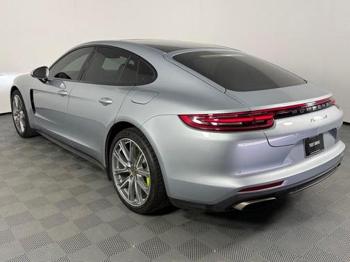 2019 Porsche Panamera E-Hybrid 4