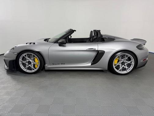 2025 Porsche 718 Spyder RS