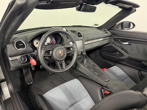 2025 Porsche 718 Spyder RS