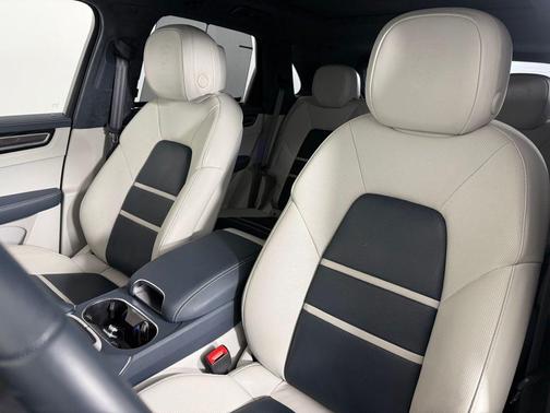 2023 Porsche Cayenne Turbo