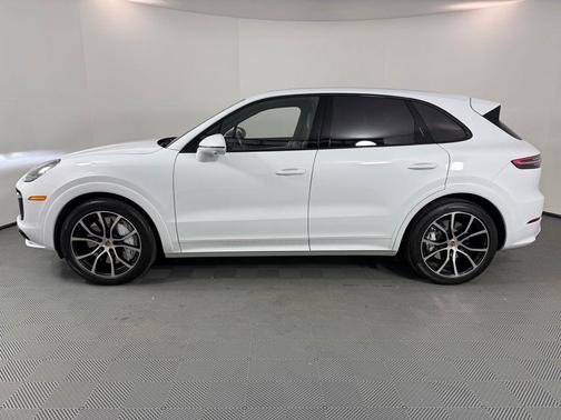 2023 Porsche Cayenne Turbo