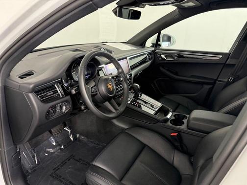 White 2025 Porsche Macan Base