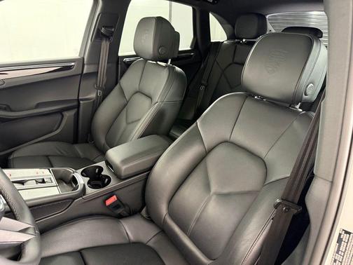 White 2025 Porsche Macan Base