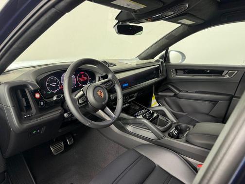 2025 Porsche Cayenne GTS