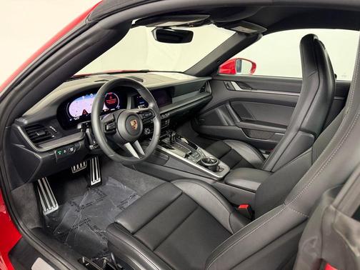 2025 Porsche 911 Carrera