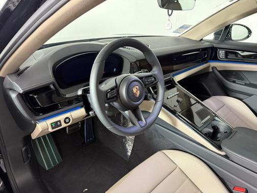 2025 Porsche Panamera Base