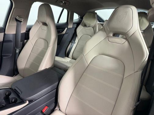 2025 Porsche Panamera Base