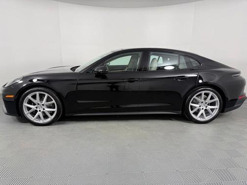 2025 Porsche Panamera Base