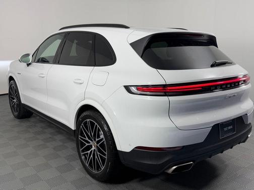 2025 Porsche Cayenne AWD