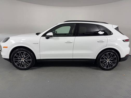 2025 Porsche Cayenne AWD