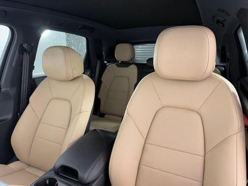 2025 Porsche Cayenne AWD