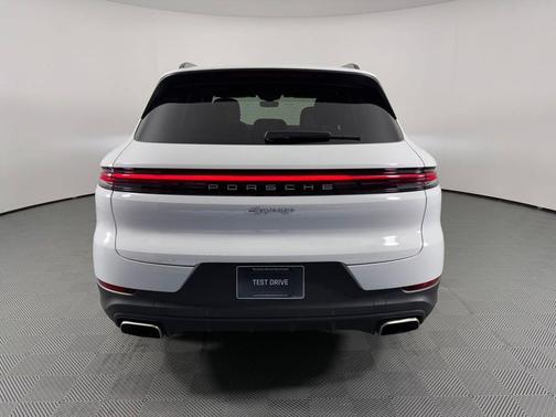 2025 Porsche Cayenne AWD
