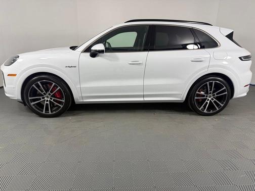 2025 Porsche Cayenne Turbo