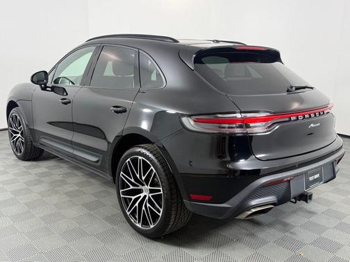 2023 Porsche Macan Base