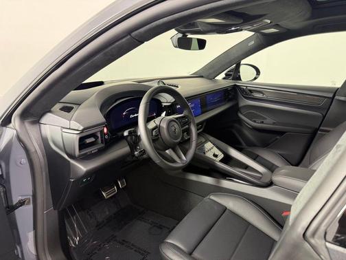 2026 Porsche Macan Turbo