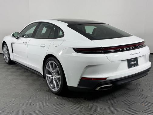 2026 Porsche Panamera 4