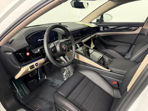 2026 Porsche Panamera 4