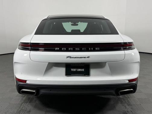 2026 Porsche Panamera 4