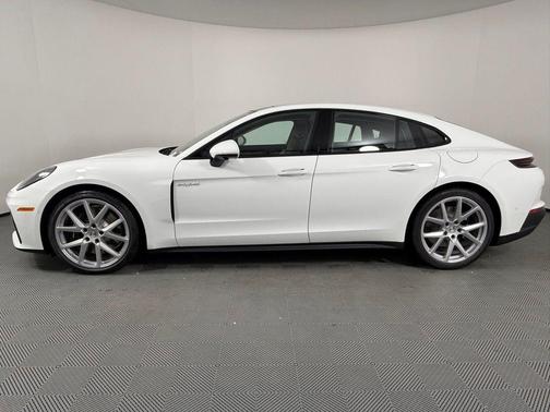 2026 Porsche Panamera 4