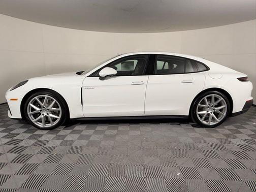 2026 Porsche Panamera 4