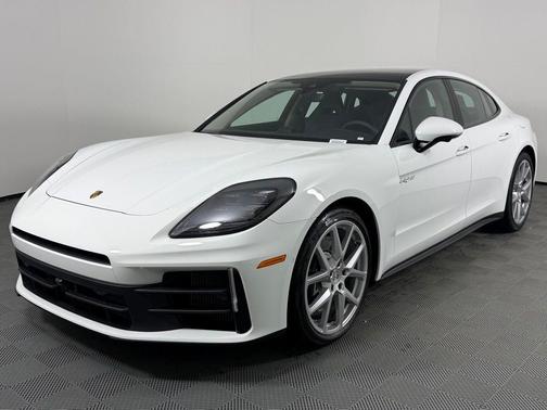 2026 Porsche Panamera 4
