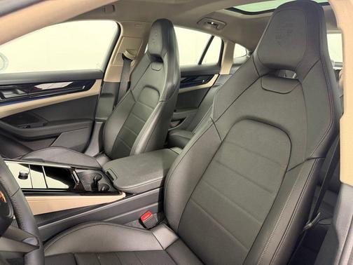 2026 Porsche Panamera 4