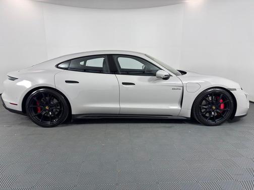 2023 Porsche Taycan GTS