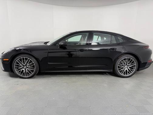 2026 Porsche Panamera Base